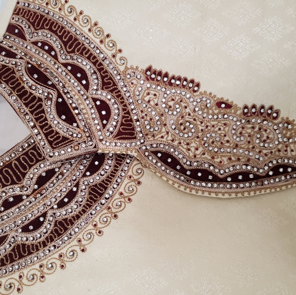 Pakistani light Golden and Mehroon Sherwani with free Qula. Khussa is $20. - Picture 2 of 6